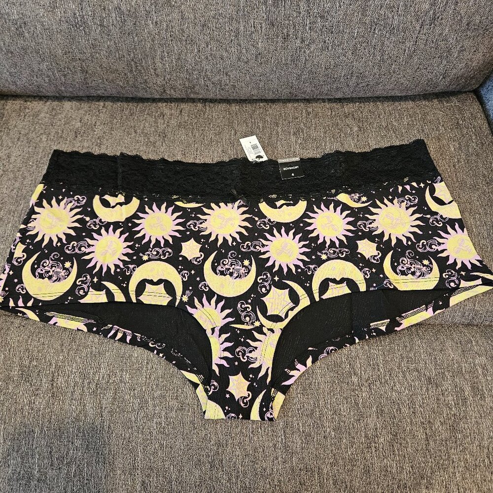 Torrid Cotton Mid Rise Lace Trim Boyshort Sun & Moon Size 4x